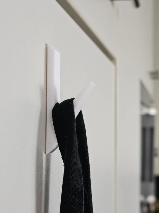 GANCHO DE PARED MINIMALISTA (REQUIERE ADHESIVO) - imagen 1