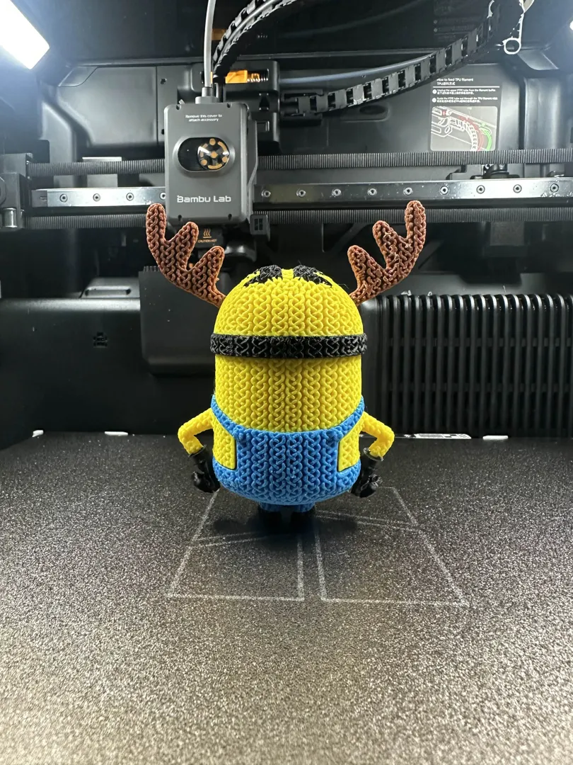 Minion Stuart reno crochet - imagen 3